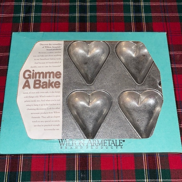 Gimme A Bake Heart Pan - Picture 1 of 3